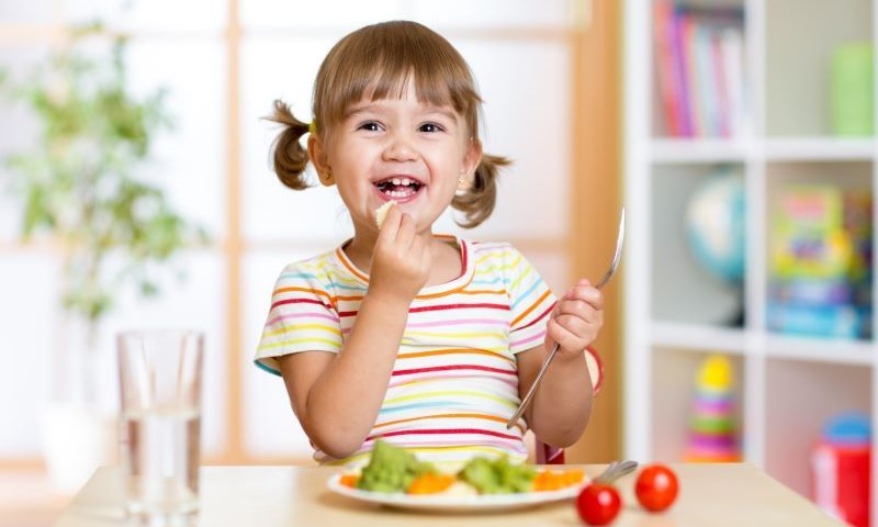 Girl eating a healthy lunch