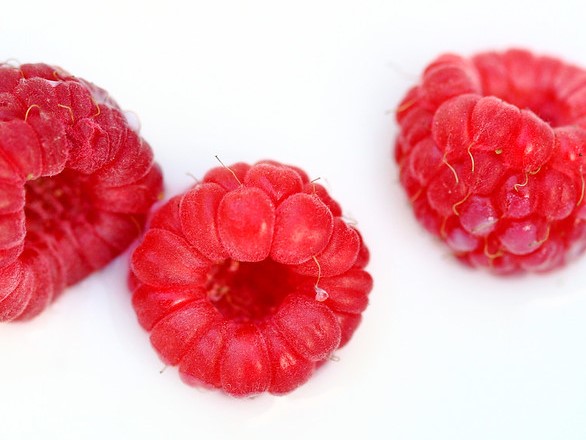 raspberries in yogurt