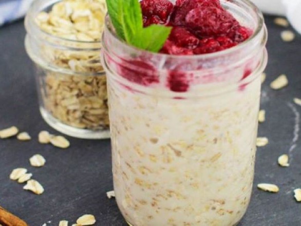 Overnight Oatmeal with Berries